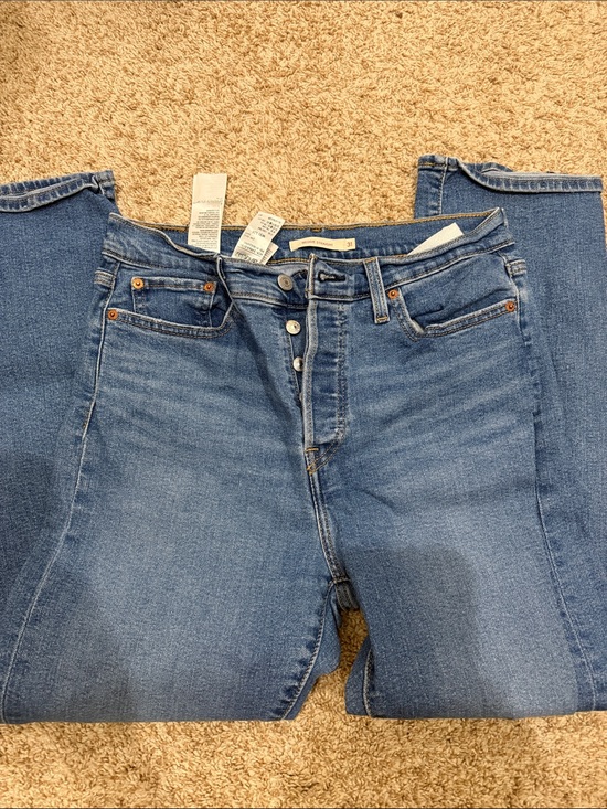 Denim - Levi’s wedgie straight sz 31x28